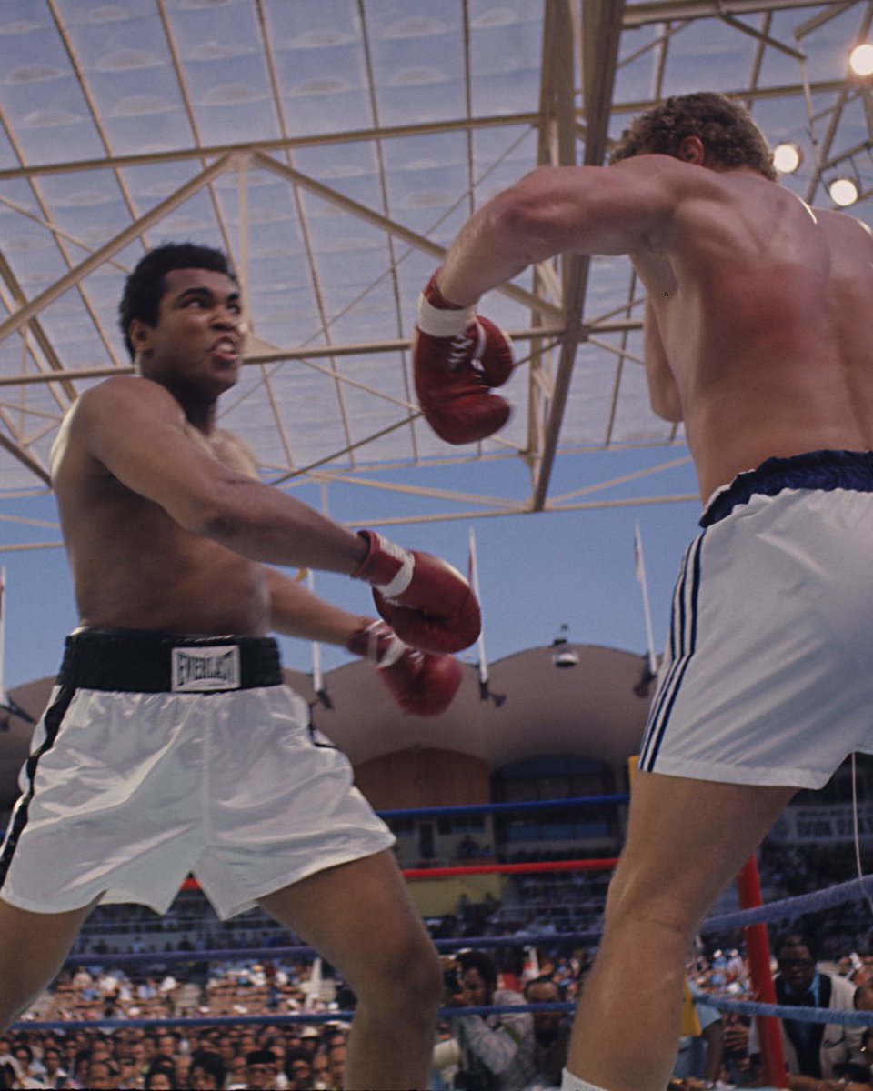 Everlast_'s tweet photo. #OnThisDayInBoxing in 1975
Joe Bugner challenged Muhammad Ali for the World Heavyweight Championship in Kuala Lumpur, Malaysia. Ali retained his title and emerged victorious after 15 rounds by unanimous decision.
#MuhammadAli #TheGreatest #alibugner2 https://t.co/FVomLXJ1QP