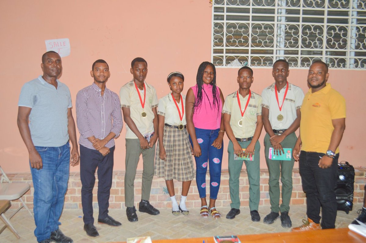 🏆 Félicitations au Collège Mixte Petit Frère de Jésus qui a remporté le tournoi interscolaire de débat organisé par le Club de Débat de Martissant ! 🎉👏 Bravo aussi à Beauvais Géraldo élu meilleur débatteur de la compétition.
🇭🇹 #Débat #Éducation #PIJ
🔗 bit.ly/3W6JdPh