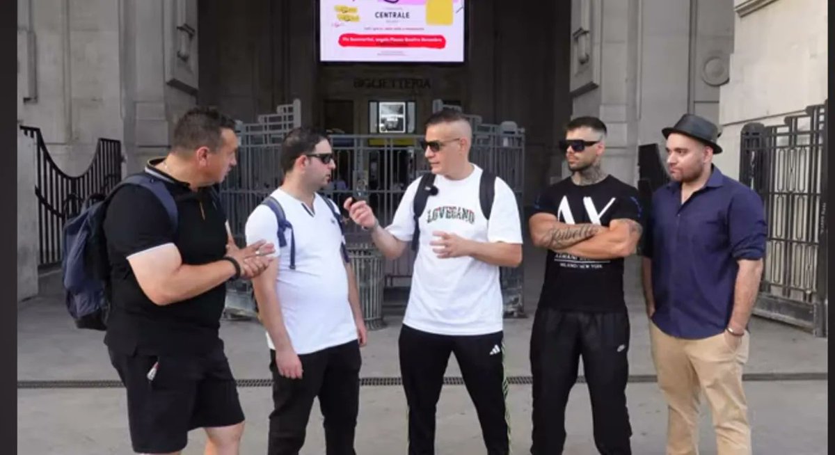 MatthiaPezzoni's tweet photo. Con Cicalone da Roma per denunciare il problema dei borseggi a Milano. Video su: https://t.co/WnCBNZWrJ4 

#matthiapezzoni #simonecicalone #borseggi #milano #milanoborseggi https://t.co/bz4RjUqaQX