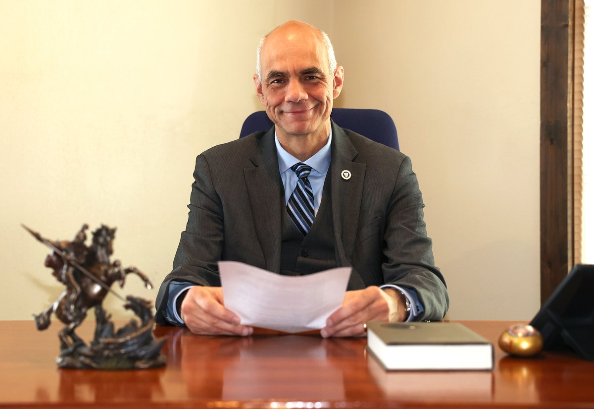 The next chapter begins! Dr. George Harne embarked on his first day as Christendom College's fourth president today. Please keep him and the college in your prayers as we boldly move forward into this exciting new era for Christendom. 🙏
