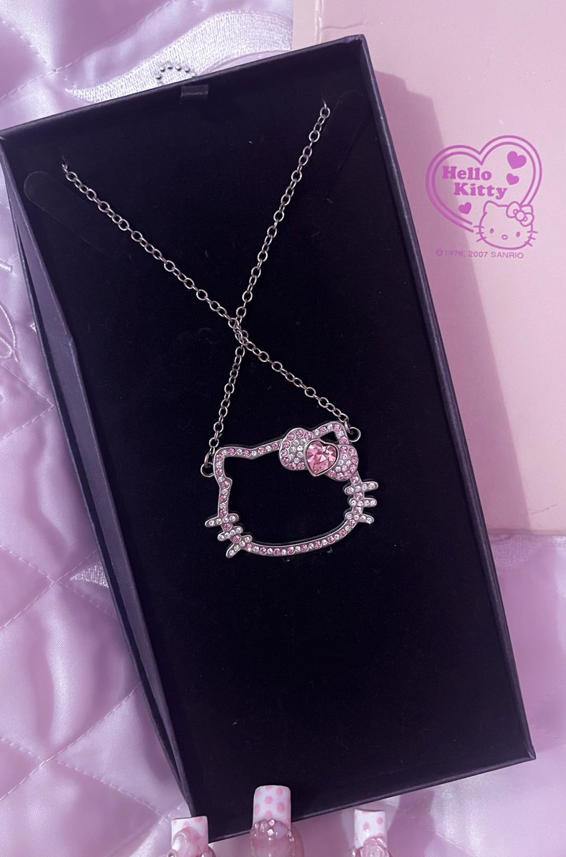 sabrina ♡ྀི tweet media