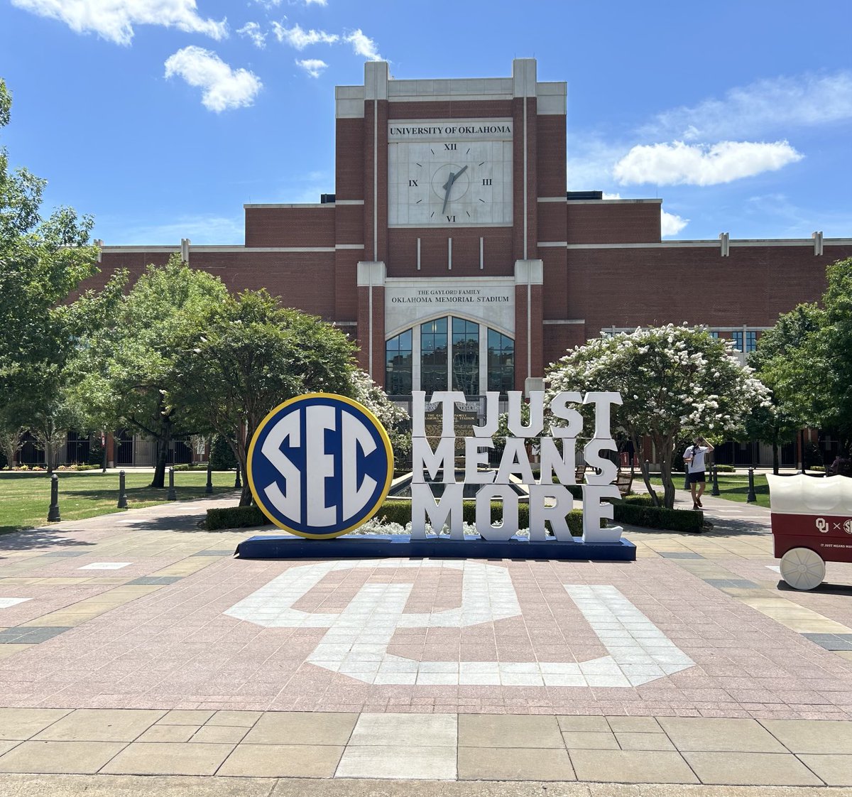 The backdrop is set for the first live ⁦<a href="/SECNetwork/">SEC Network</a>⁩ show on the ⁦<a href="/UofOklahoma/">University of Oklahoma</a>⁩ campus.

Less than thirty minutes until ⁦<a href="/finebaum/">Paul Finebaum</a>⁩ airs from outside The Palace!

#BoomerSooner #OUxSEC