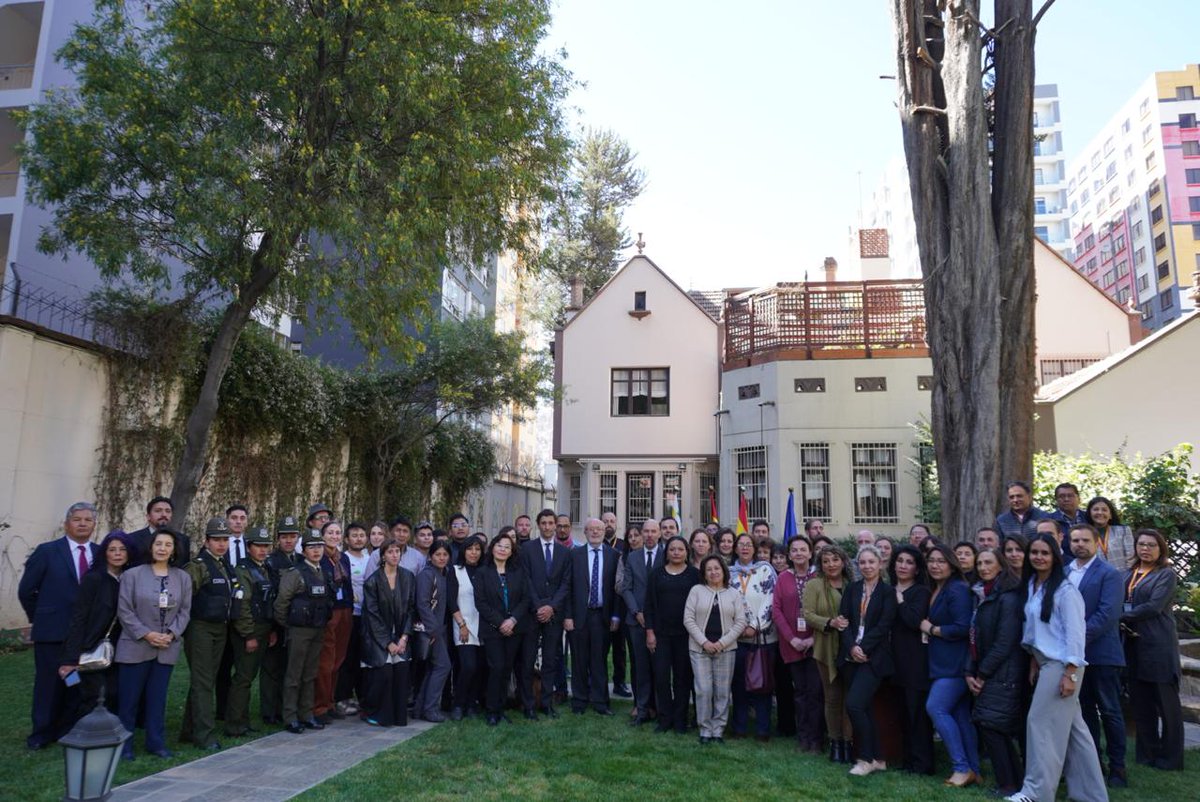 EmbajadaEspLPaz's tweet photo. @GarciaCasasF se ha incorporado como Embajador de España ante el Estado Plurinacional de Bolivia, al frente de un eficaz equipo al servicio de las relaciones bilaterales, de la cooperación 🇪🇸🤝🇧🇴 y de nuestra colectividad. ¡Bienvenido, Embajador!

@MAECgob https://t.co/ucEKDkiUVQ