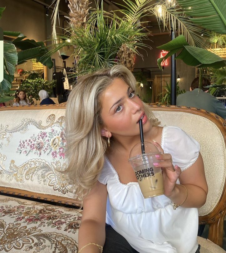 heavenbrat's tweet photo. u can always find me at a cute coffee shop https://t.co/iJ7PIMy6Mn