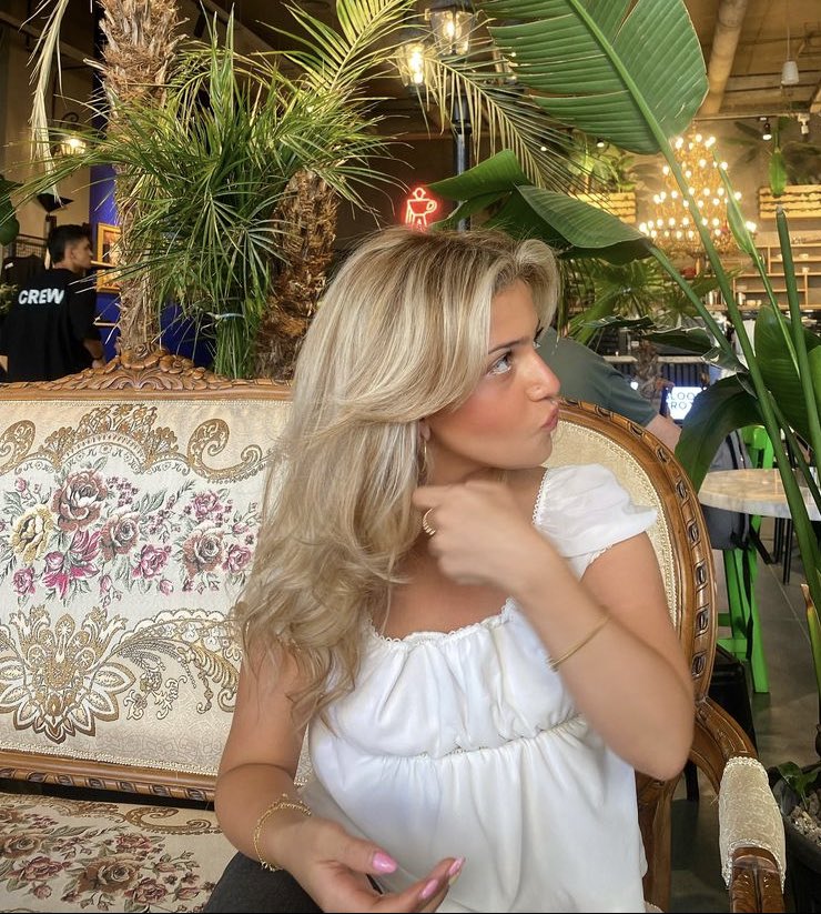 heavenbrat's tweet photo. u can always find me at a cute coffee shop https://t.co/iJ7PIMy6Mn