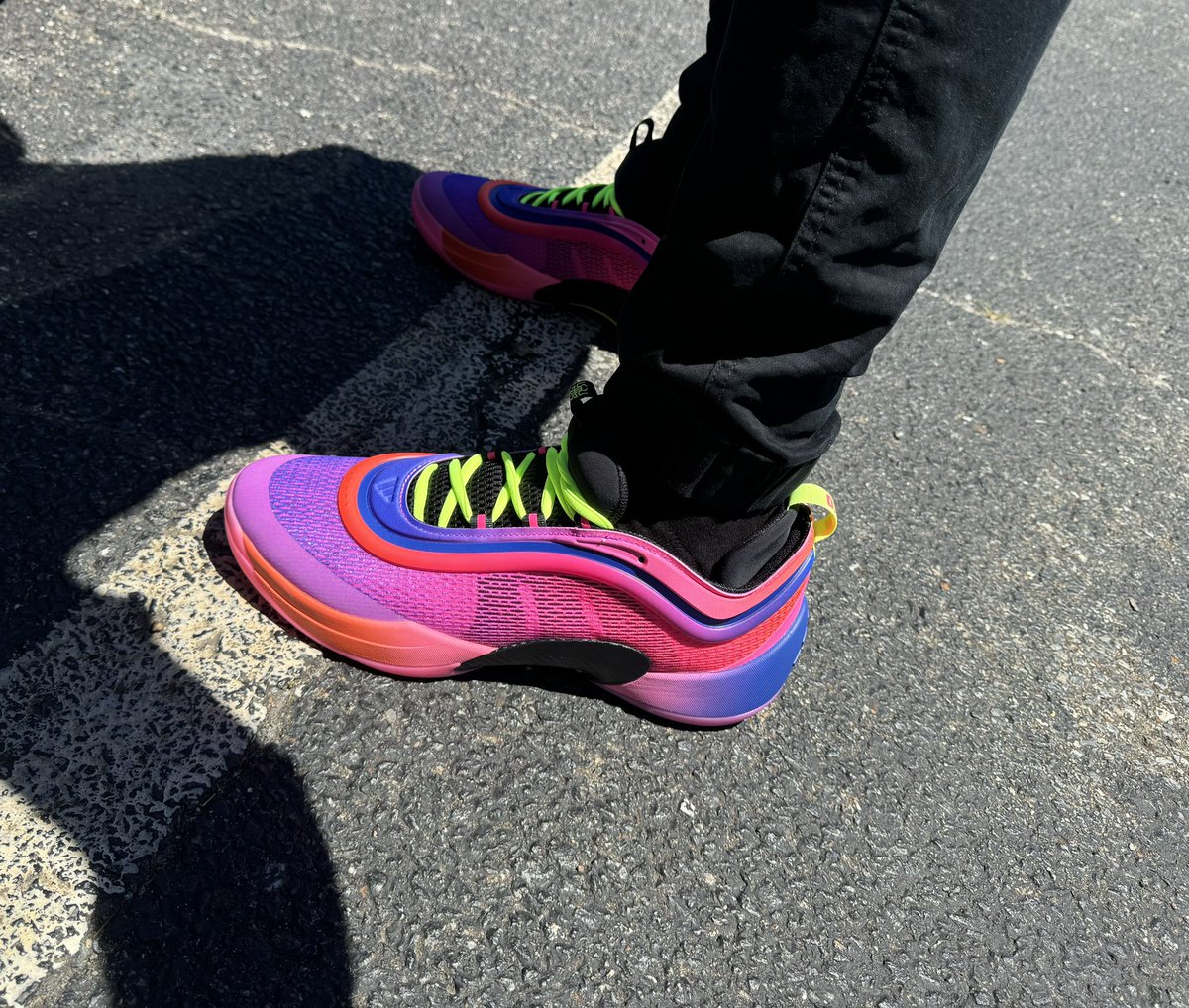 itsNotesworthy's tweet image. New work week, new release. Spida’s D.O.N. Issue #6. First pair of his signatures for me, and so far these feel better than the AE’s on foot.

@adidas @adidasHoops @spidadmitchell 

#kotd #adidashoops #spida