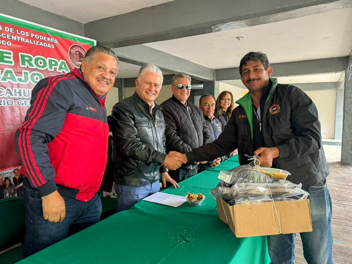 Herminio_CahueC's tweet image. En #Temascaltepec entregamos chalecos y equipo de trabajo a 14 delegados del sector central, en beneficio de 476 agremiados. Me gusta estar cerca de la gente, y estos encuentros me motivan a continuar trabajando para generar condiciones de bienestar para la familia #suteymista.