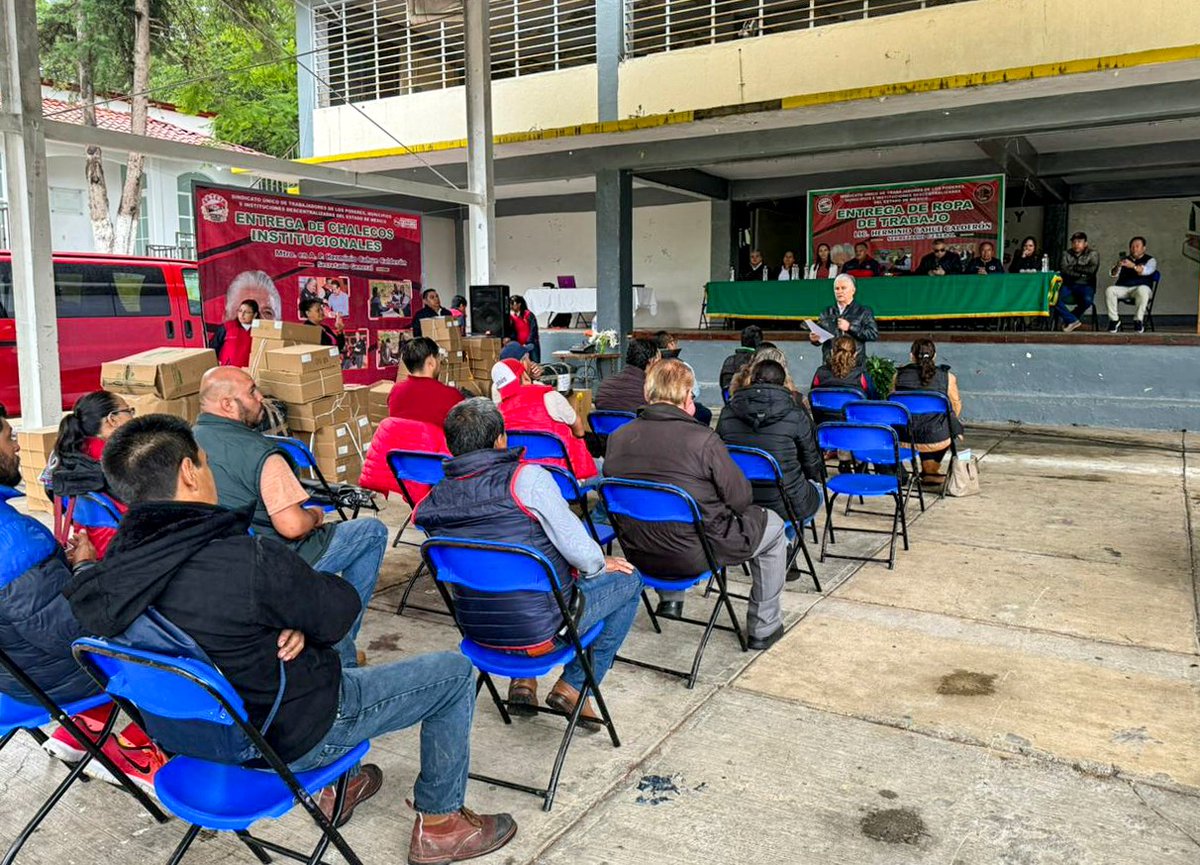 Herminio_CahueC's tweet image. En #Temascaltepec entregamos chalecos y equipo de trabajo a 14 delegados del sector central, en beneficio de 476 agremiados. Me gusta estar cerca de la gente, y estos encuentros me motivan a continuar trabajando para generar condiciones de bienestar para la familia #suteymista.