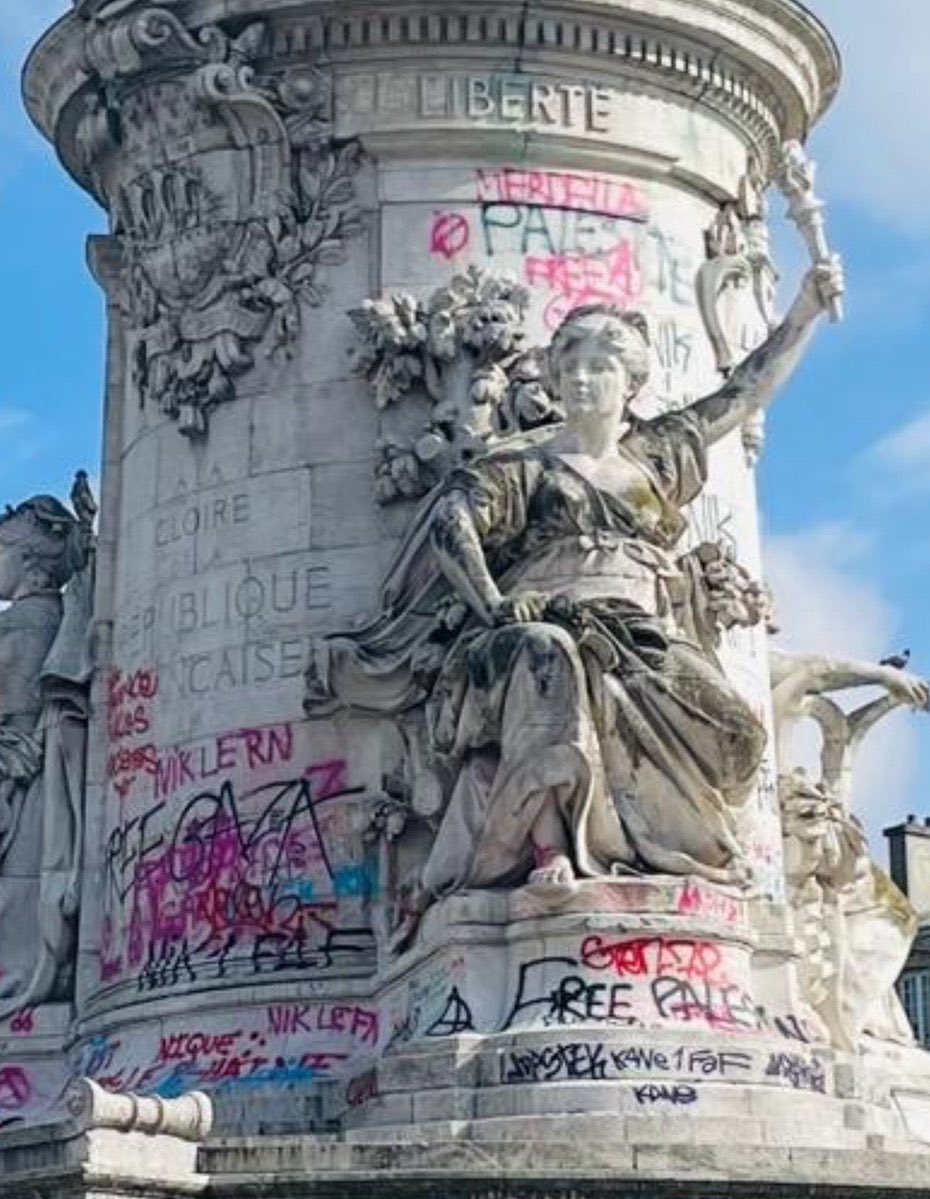 AccroRore's tweet photo. @TF1 On ne montre pas au journal les dégradations commises par le #LFI hier soir ?! Les insultes de leurs électeurs quant à la France ? Belle propagande médiatique ! Vive le @RNational_off , vive la France 🇫🇷. https://t.co/9Jc1Sfv0HS