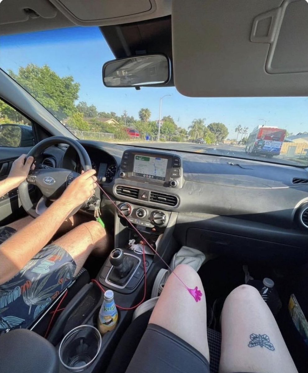 em_Lazzy's tweet image. when he holds ur thigh while driving &amp;gt;&amp;gt;&amp;gt;