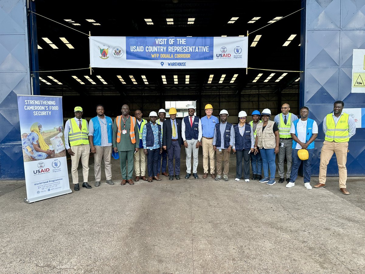 WFP_Cameroon's tweet photo. #Cameroon🇨🇲

@USAIDSavesLives delegation toured @WFPSupplyChain Douala base seeing how the American people generous donation is stored and transferred to assisted countries 🇨🇲🇹🇩🇨🇫.

#SavingLives https://t.co/lJAKm84bXp
