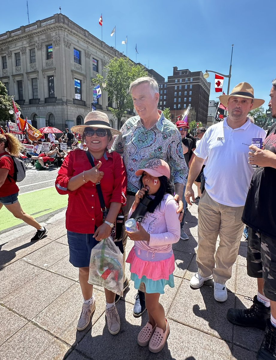 MaximeBernier's tweet photo. Je passe de beaux moments aux festivités de la Fête du Canada à Ottawa! https://t.co/Fq9CdMYOoe