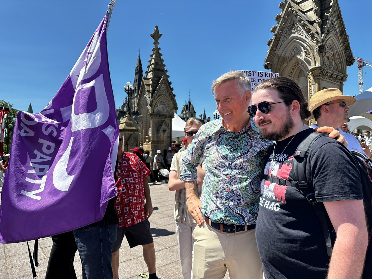 MaximeBernier's tweet photo. Je passe de beaux moments aux festivités de la Fête du Canada à Ottawa! https://t.co/Fq9CdMYOoe
