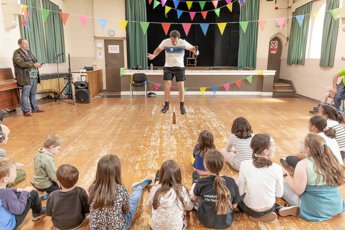 ❤️Un diolch mawr arall i'r mudiadau a pherfformwyr oedd wedi dod i rhedeg gweithdai, stondinau ac wedi dod i gefnogi ni. Diolch i chi gyd
❤️One more big thank you to all of the organisations and performers that came to run workshops and stalls and came to support us.
