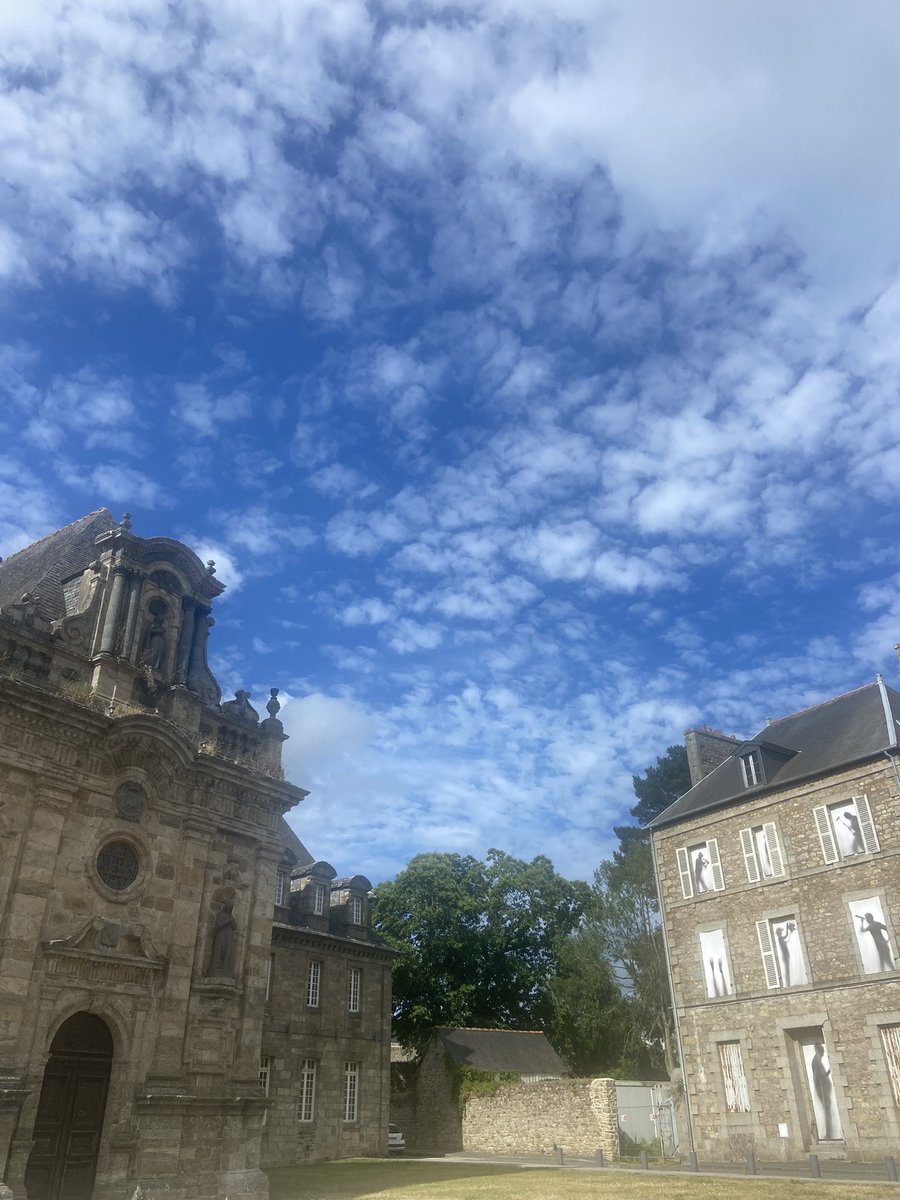 Un ciel moutonneux de fin d’après-midi… <a href="/Ville_Guingamp/">Ville de Guingamp</a> <a href="/cotesdarmor22/">cotesdarmor</a> <a href="/regionbretagne/">Région Bretagne</a>