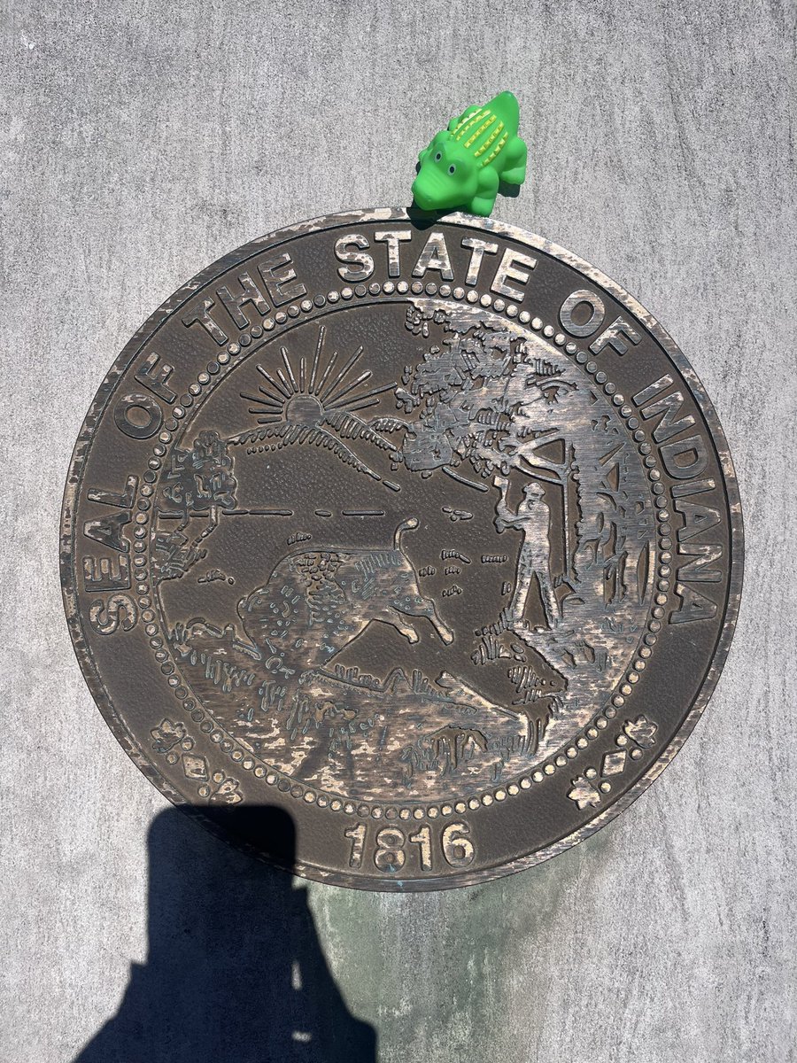 KiraBethDelgado's tweet photo. The @OLE_Leopards EduGator and I relaxed along the Ohio River on this beautiful and breezy 75 degree day. We also visited the Four Freedoms Monument. #LeonardLeopards https://t.co/WemS49jvbN