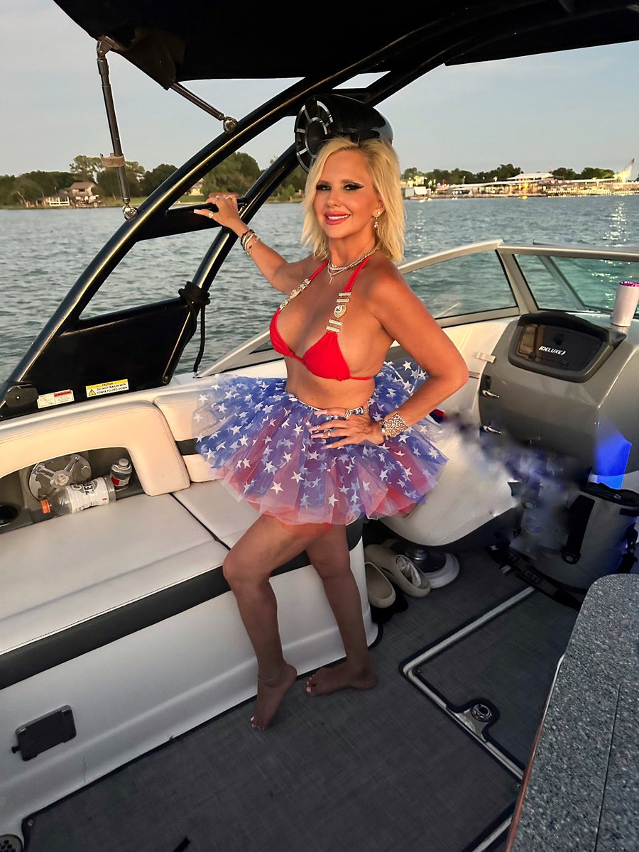 Tammy_TGIT's tweet photo. ❤️🤍💙Happy Freedom Month💙🤍❤️
Freedom is EVERYTHING!
I am happier than I have ever been!
Stream the song, ‘God And A Job’ here:
https://t.co/iNX2FxxPwm
#TGIT☀️ #TGITTammy #TammyMusic
#Singer #Songwriter #RecordingArtist
#DomesticAbuseSurvivor #GodAndAJob #Freedom #July https://t.co/ykddhNnsrJ