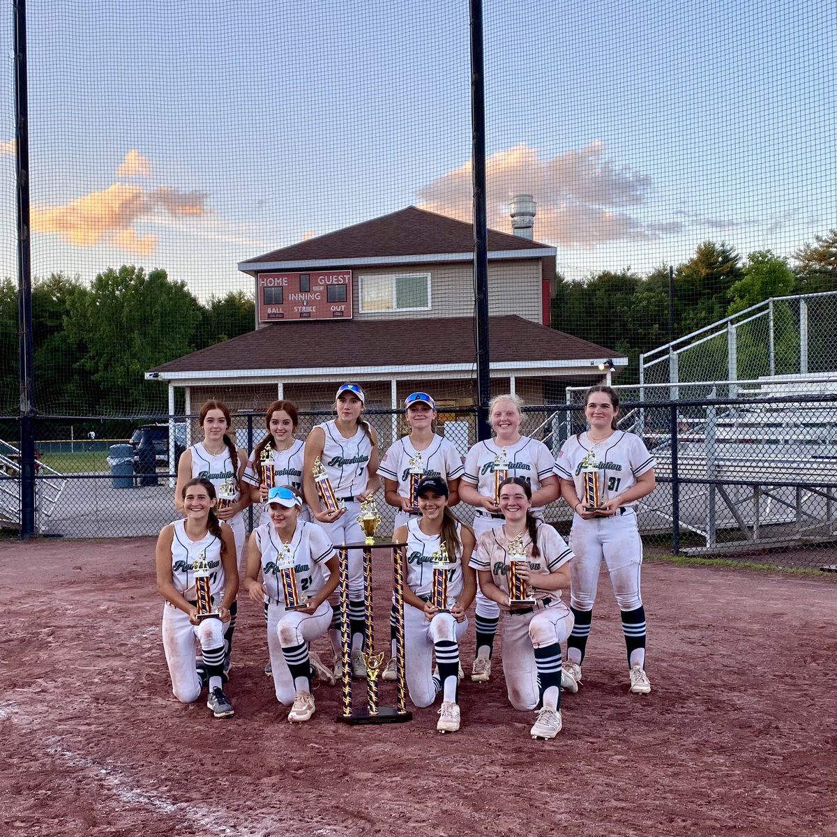 ShenRevolution's tweet photo. Miss Shen Revolution took 2nd place in the Empire State Classic!! Battled it out in the finals with Adirondack USSSA Pride ‘07 in a close 5-4 game. 

So proud of the way these ladies play together. Now off to PA, NJ, and MA to wrap up the summer. 💚🤍 https://t.co/34h8JuYe5J