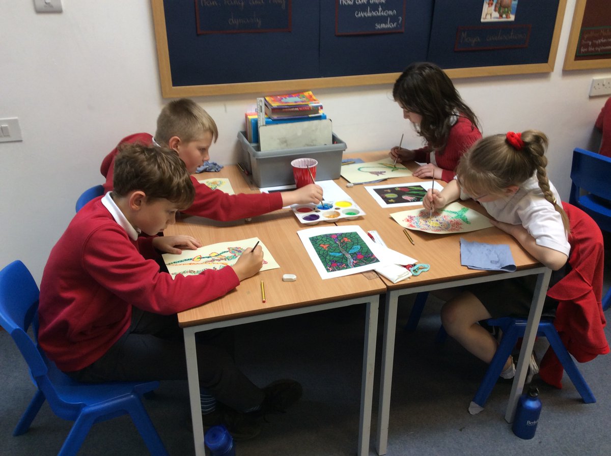 Coelho had an amazing time painting 'dotty flowers' inspired by Yayoi Kusama. Thank you <a href="/MsStefanskaWHA/">MsStefanska</a> for our ART Day !!