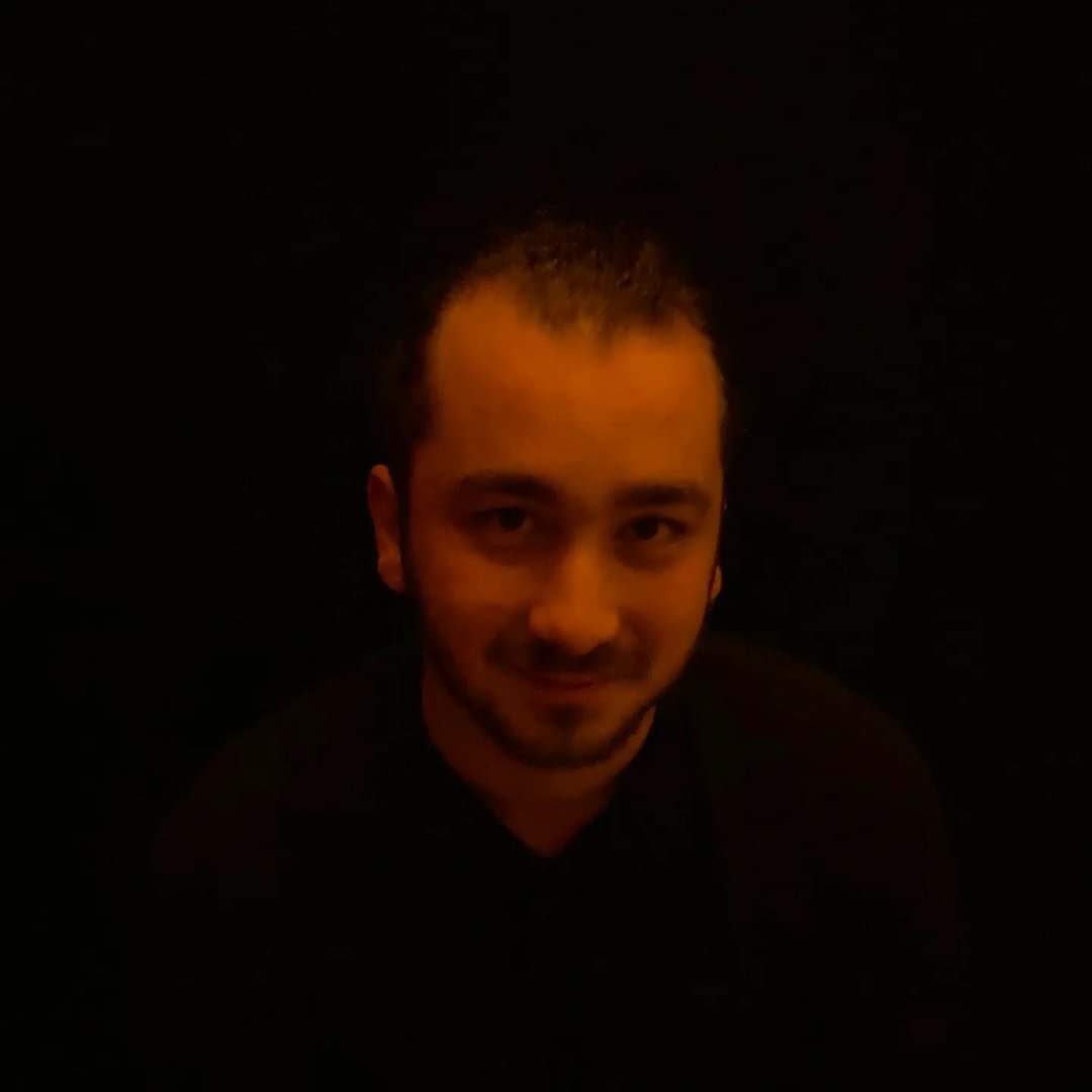SelukIslamolu's tweet photo. Bu çocuk benim oglum.
 1 mayis 2024 te taksime yürumek istediği icin.
  Taksimde emekcilerin taleplerini haykirmak istedigi icin
 Köhne düzeninize ve iktidarınızq biat etmeyi kabul etmediği icin. 
  57 gundur tutsak ettiğiniz oğlumu Umudu serkanı alacagiz.
#HepsiniAlacağız https://t.co/bp0f68RVfP