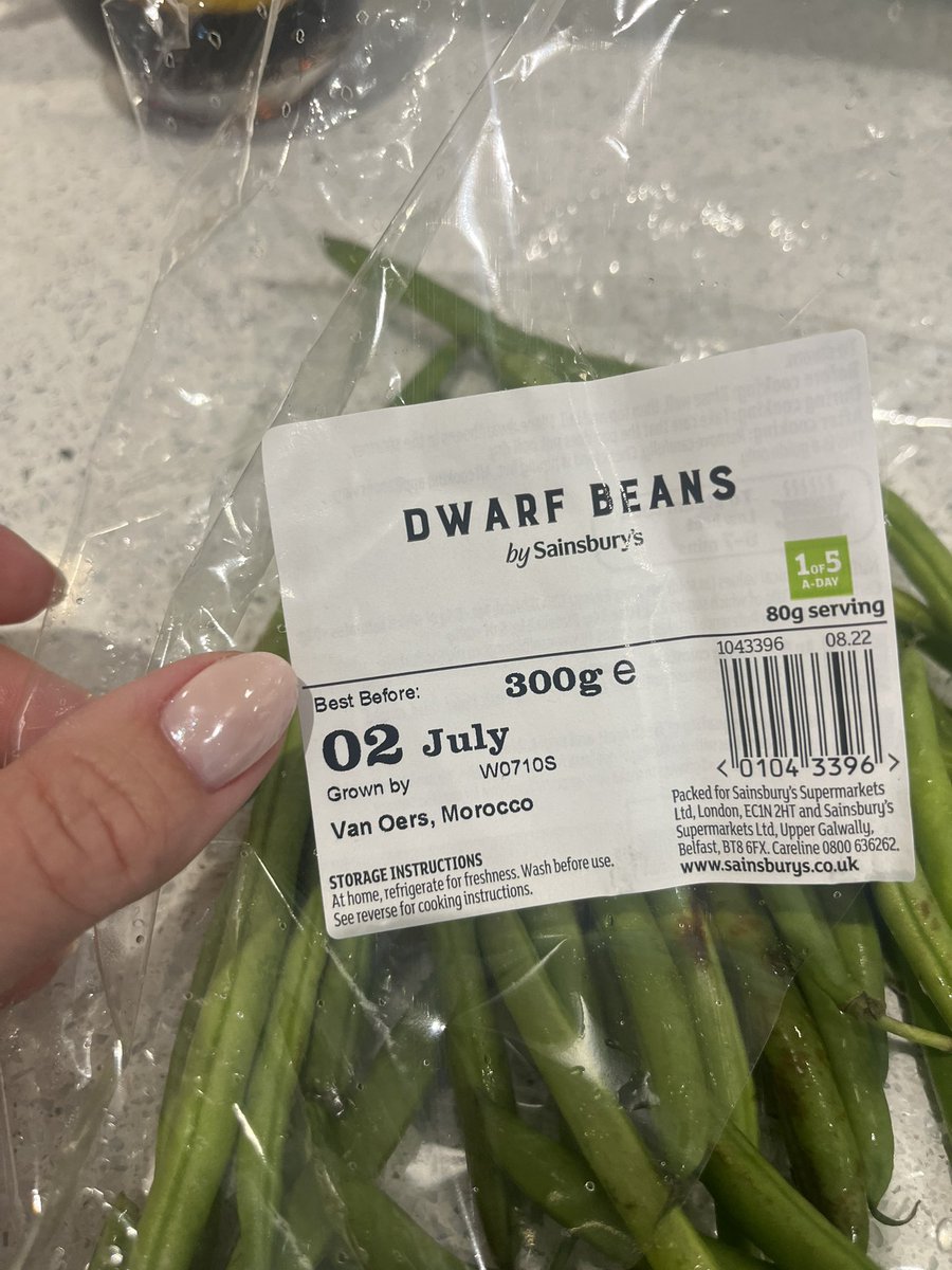 Kayleighwaylee's tweet photo. @sainsburys mouldy peppers and green beans delivered to me at the weekend. Have raised this issue before but still continues to be an issue. https://t.co/IDNsUULmS9