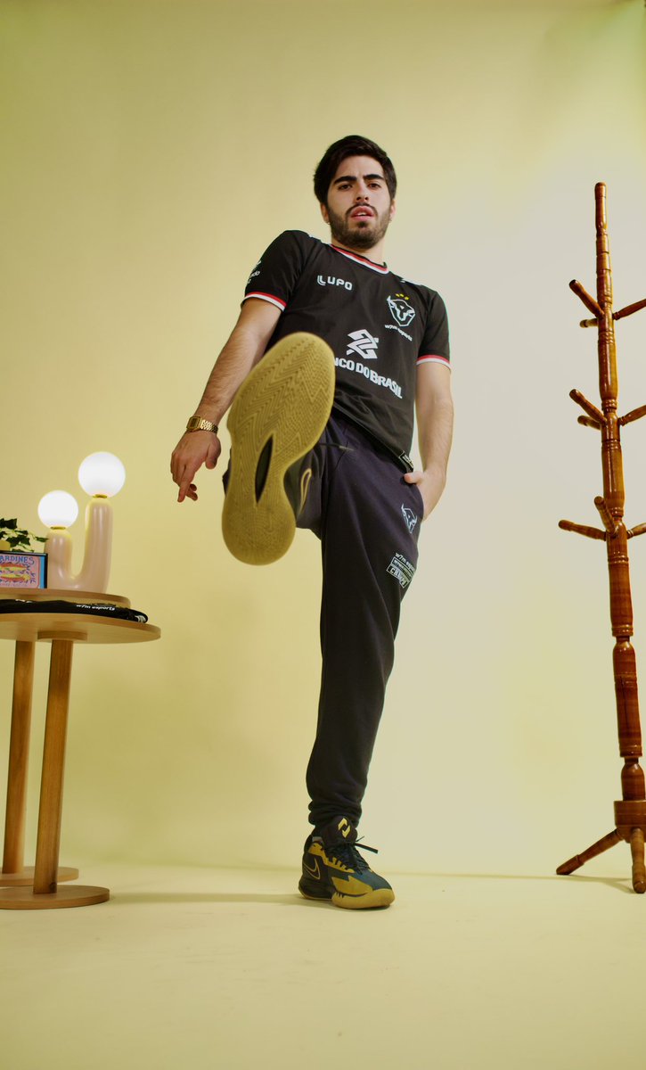 live on pegando champions 

twitch.tv/cainho444