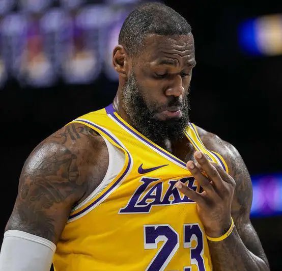 LeBron James to sign for the max after all? | HoopsHype