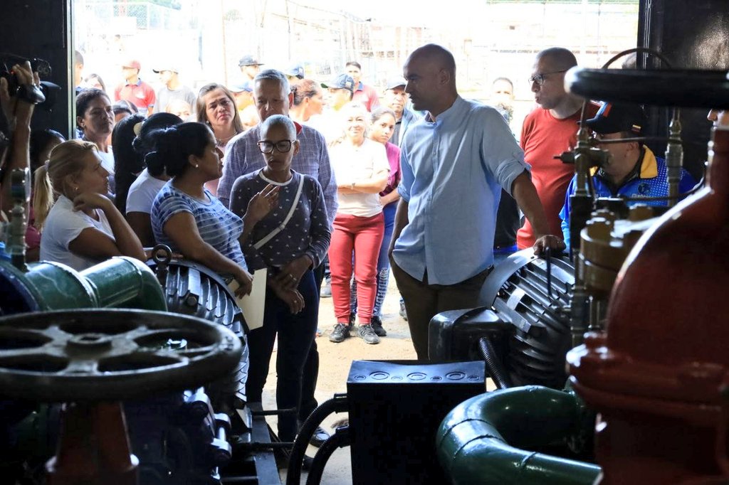 En la parroquia La Dolorita, municipio Sucre, colocamos en funcionamiento un pozo de agua en el sector La Ensenada para atender a casi 4.000 habitantes. Además, rehabilitamos la estación de bombeo en el Polideportivo mejorando el servicio a más de 50.000 vecinos de 20