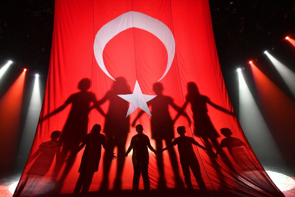 Ertugru63774311's tweet photo. Yine başaramayacaklar!

Ülkemiz üzerinde oyunlar kurarak irademizi gölgelemeye çalışanlara en güzel cevabı yine milletçe vereceğiz.

📍Oyuna gelme Türkiyem https://t.co/1HmnGNmqcn