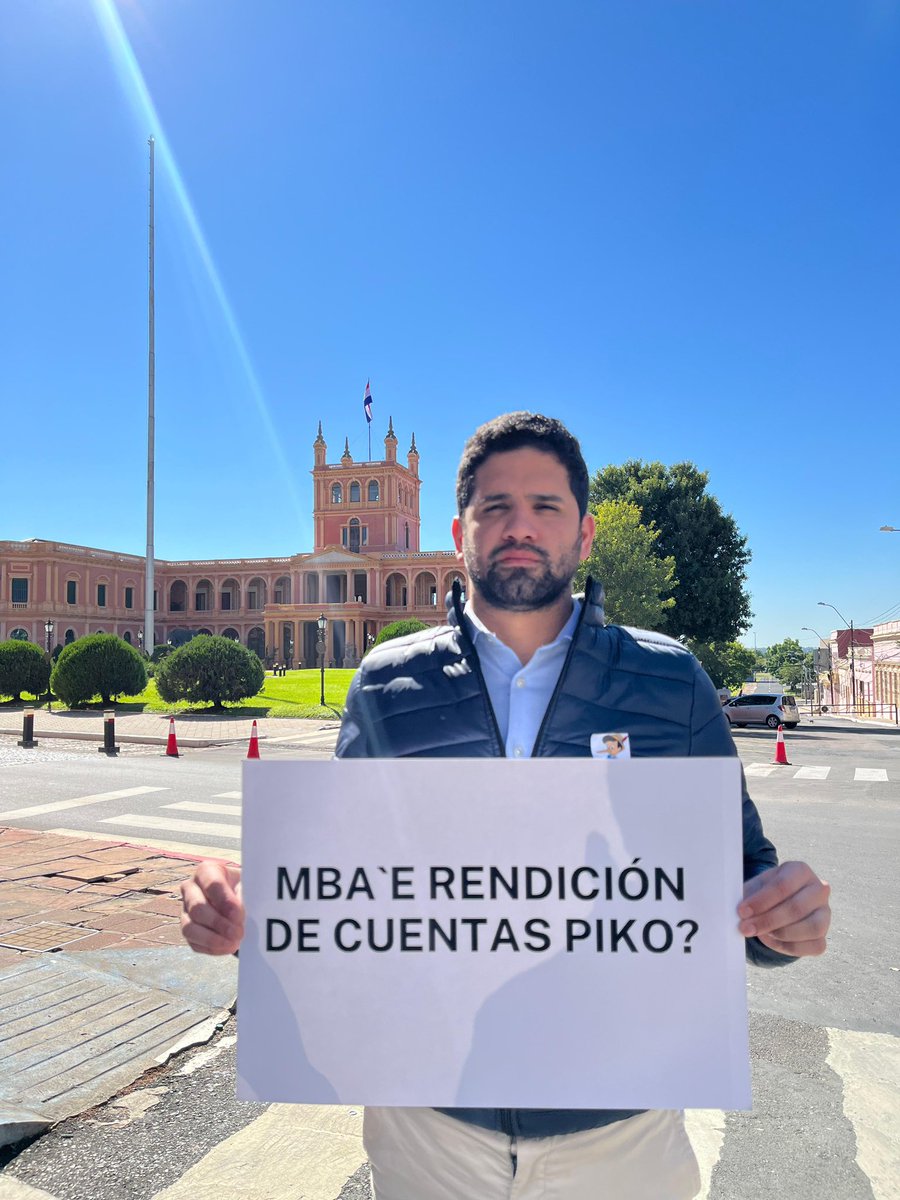 Raulben's tweet photo. Hoy a las 20 hs en el congreso, el patrón enviará su vocero para la rendición de cuentas redactada sobre calle españa. Una rendición que estará lejos de la realidad pero, por sobre todo, lejos de la gente🤥

A un año, me pregunto: ¿quiénes están mejor? ¿ellos o la gente? hilo🧵 https://t.co/Kt5WbuFyBm