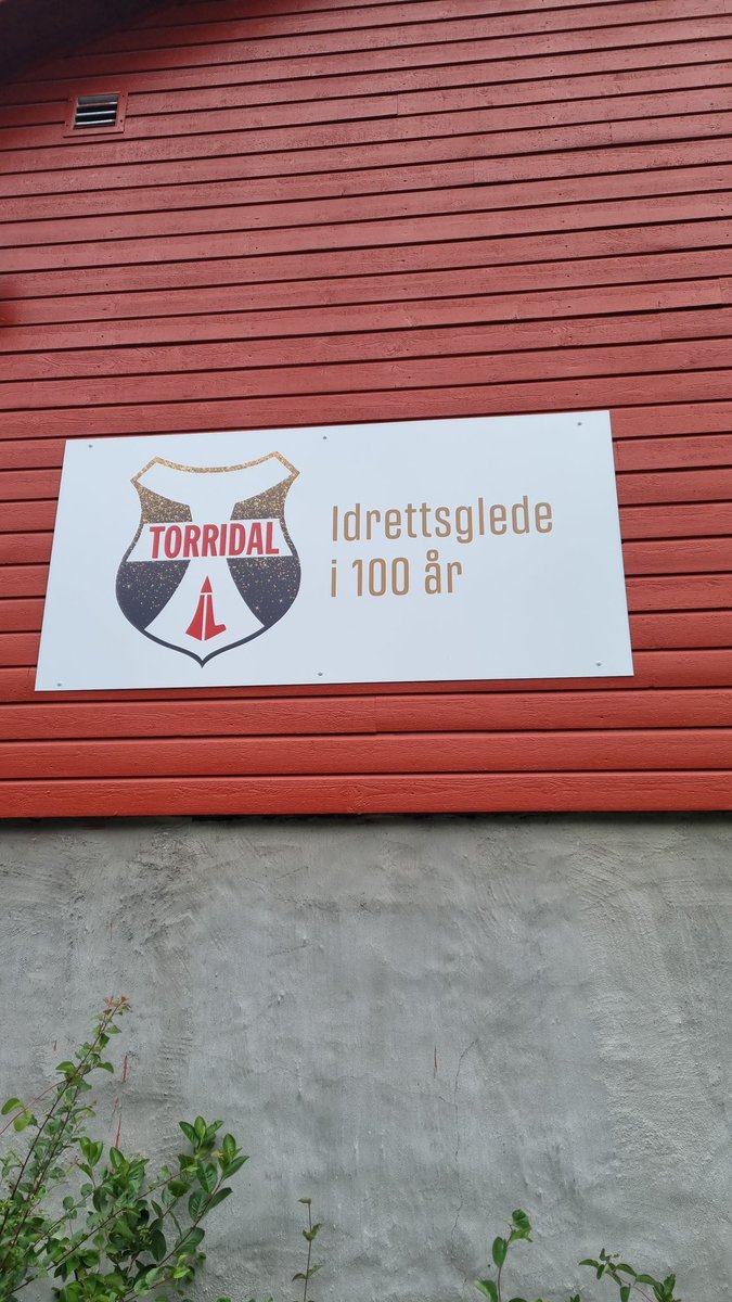 oddvarroste's tweet photo. Kveldskamp på Hommeren der Torridal tok imot Grane Arendal i #5div. Bortelaget leder avdelingen, mens Torridal trenger poeng for å sikre plassen. TIL scoret først, men det sto 1-1 ved pause. Grane snudde litt uti andre, men TIL kjempet seg tilbake og vant 3-2 i sluttminuttene. https://t.co/RVJ4OEwFto