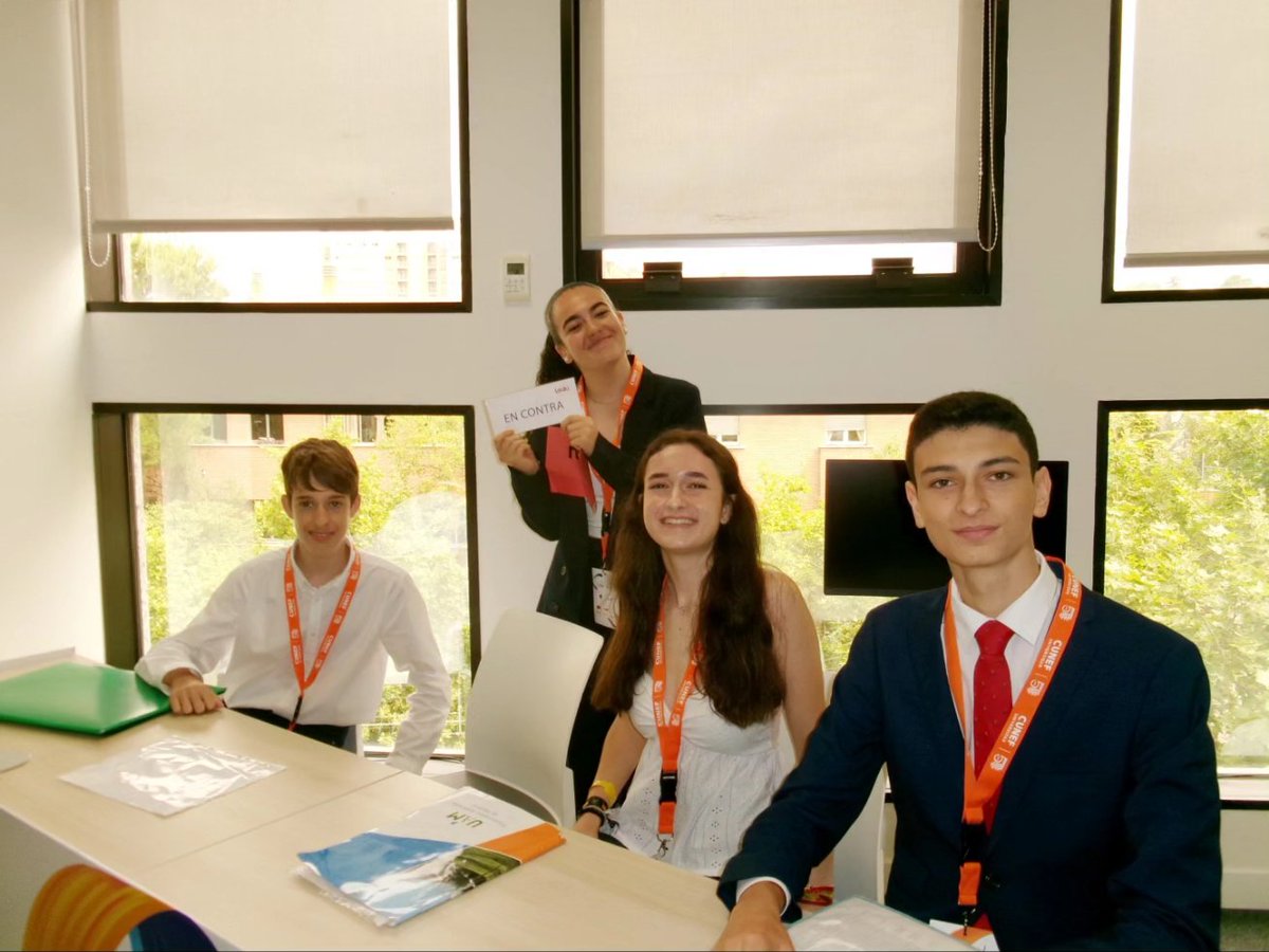 Finalmente nuestro equipo de debate ha llegado hasta cuartos de final del Torneo de debate de España copa LEDU. Una actuación excelente y un orgullo haber llegado hasta aquí. ¡Enhorabuena por un trabajo hecho con mucha ilusión y esfuerzo!