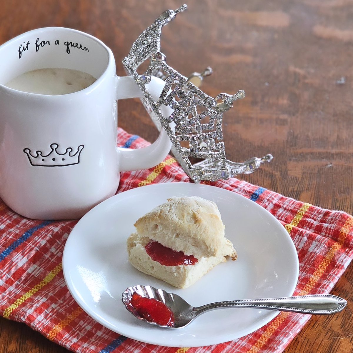 crownsandcoffee's tweet photo. It is Miss Washington Week!!!👑
Preparing goodies for our state contestants today.
#missthurstoncounty 
#misswashington #MissAmerica #statepageant #spoonerfarms #spoonerstrawberries https://t.co/77z6tqBqct