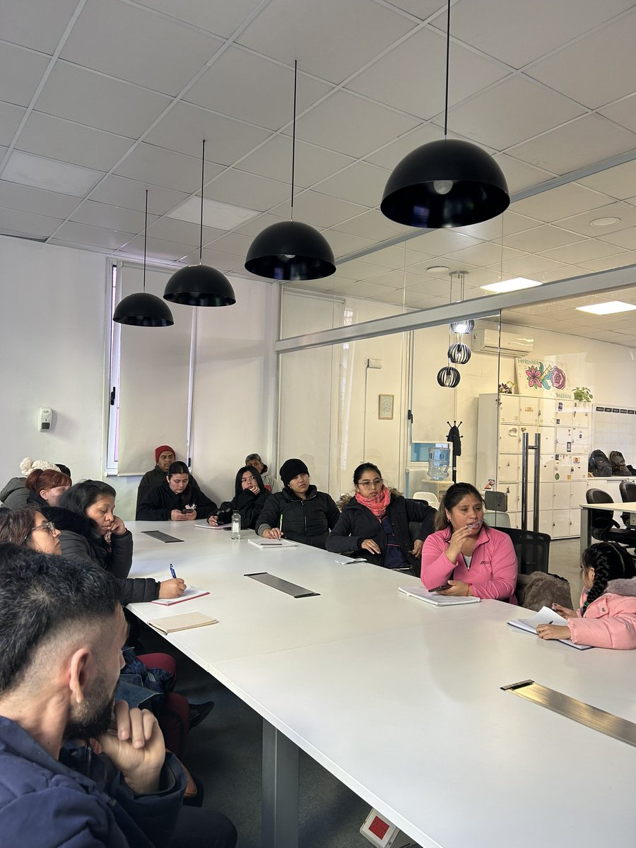 ¡Éxito total en nuestro taller sobre legislación laboral en el Barrio 31 junto abogados del estudio Tavarone! 
Al rededor de 20 personas asistieron para aprender más sobre sus derechos laborales. 
¡Fue increíble recibir tantas preguntas y disfrutar de un diálogo tan enriquecedor!