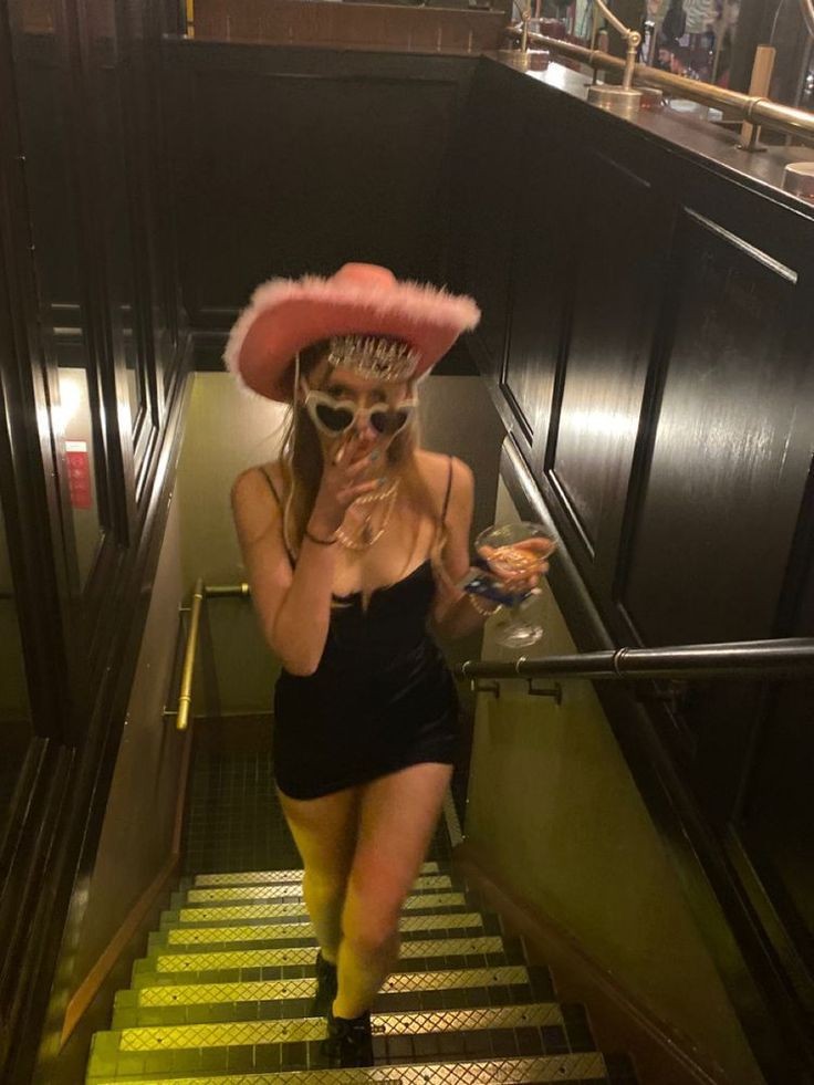 line, você sabe que eu te amo mundos e eu vou sempre estar aqui pra você para o que for. feliz aniversário, minha loirinha !!! 🖤🖤🖤