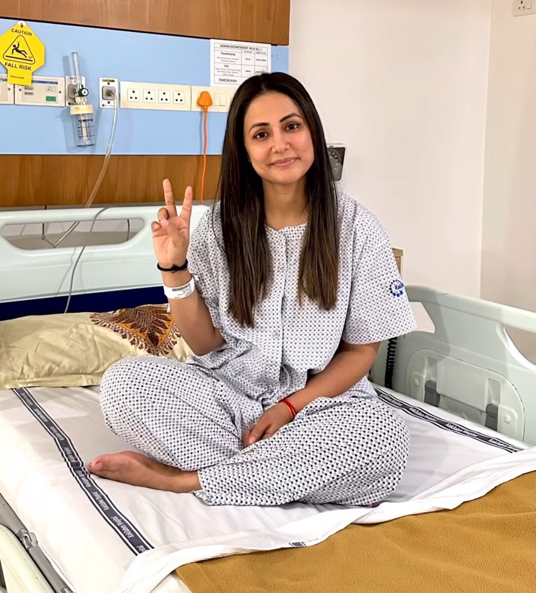 #HinaKhan took her first chemotherapy session.

May she get well soon.