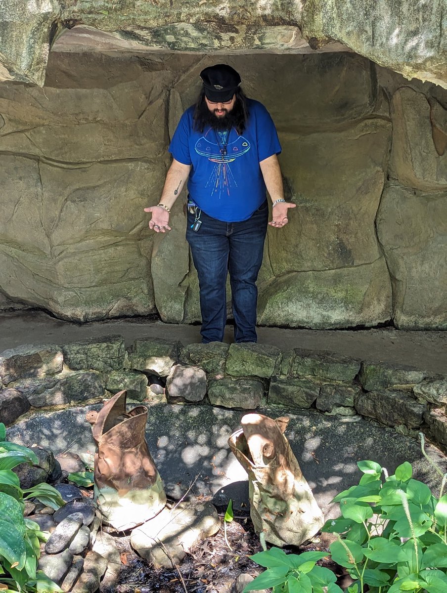 PedrocRodrigu10's tweet image. Me telling everyone my album Respira Profundo by Moonlit Rites is now streaming everywhere.

music.youtube.com/playlist?list=…

open.spotify.com/album/4kQ4NFSO…

moonlitrites.bandcamp.com/album/respira-…