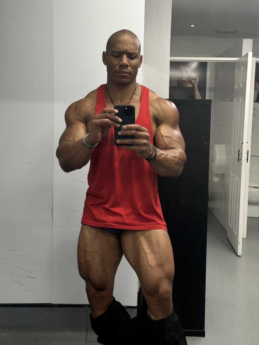 Roger Snipes™ tweet media