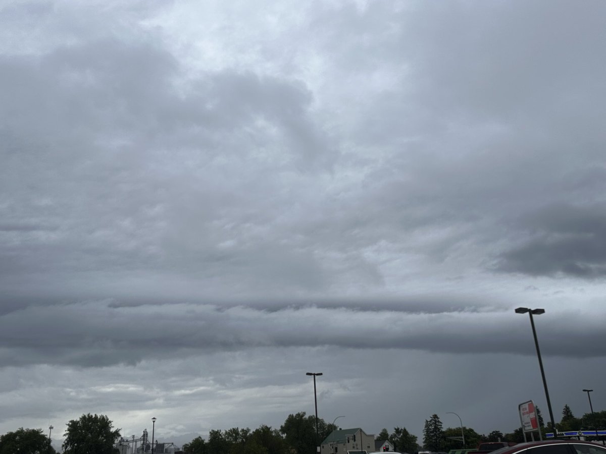 strand_becca's tweet photo. Currently over Thief River Falls, MN. @MaxVelocityWX https://t.co/mJyWYsOF6Q