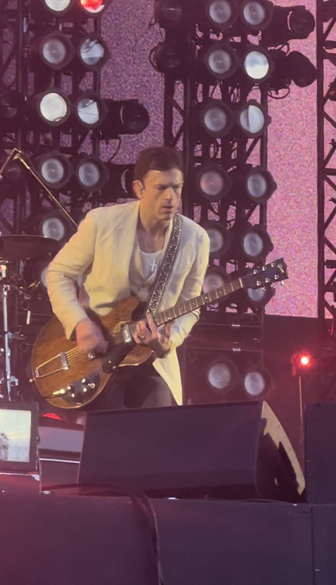 misslmcleod's tweet photo. Saw u 4 the 5th time 2 years ago, I never thought u could beat that performance… until last night.
Playlist=spot on.
The way u started the show=goosebumps. 
The way u closed=epic. 
Overall=A moment in my life I will never forget @KingsOfLeon @doctorfollowill #bst2024 #hydepark https://t.co/X7ycH2OVlu
