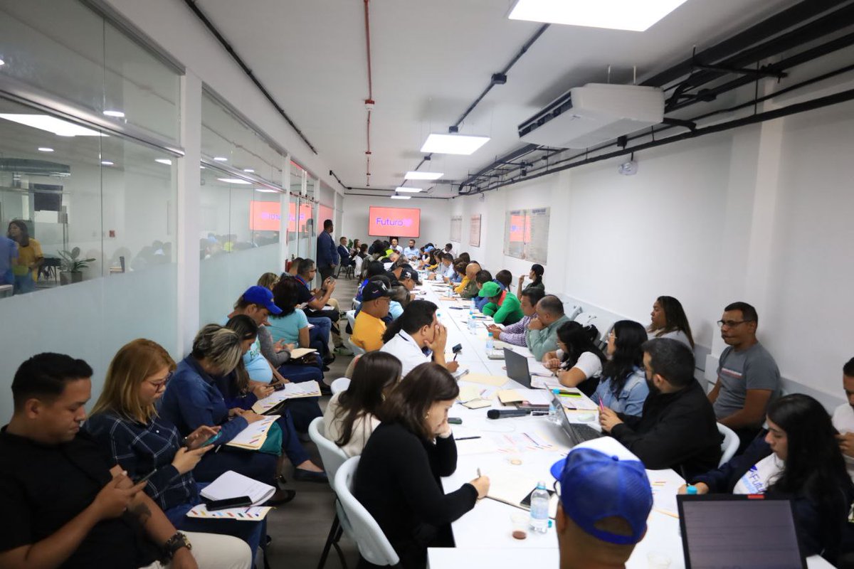 Se llenó de Fe y alegría la reunión semanal de nuestro <a href="/movfuturoven/">Movimiento Futuro</a>

Aquí hicimos un balance del hermoso Simulacro Electoral de ayer, y ya nos preparamos, pensando en el Estado, sus procesos, y como es el proyecto que queremos para la Venezuela que estamos levantando.