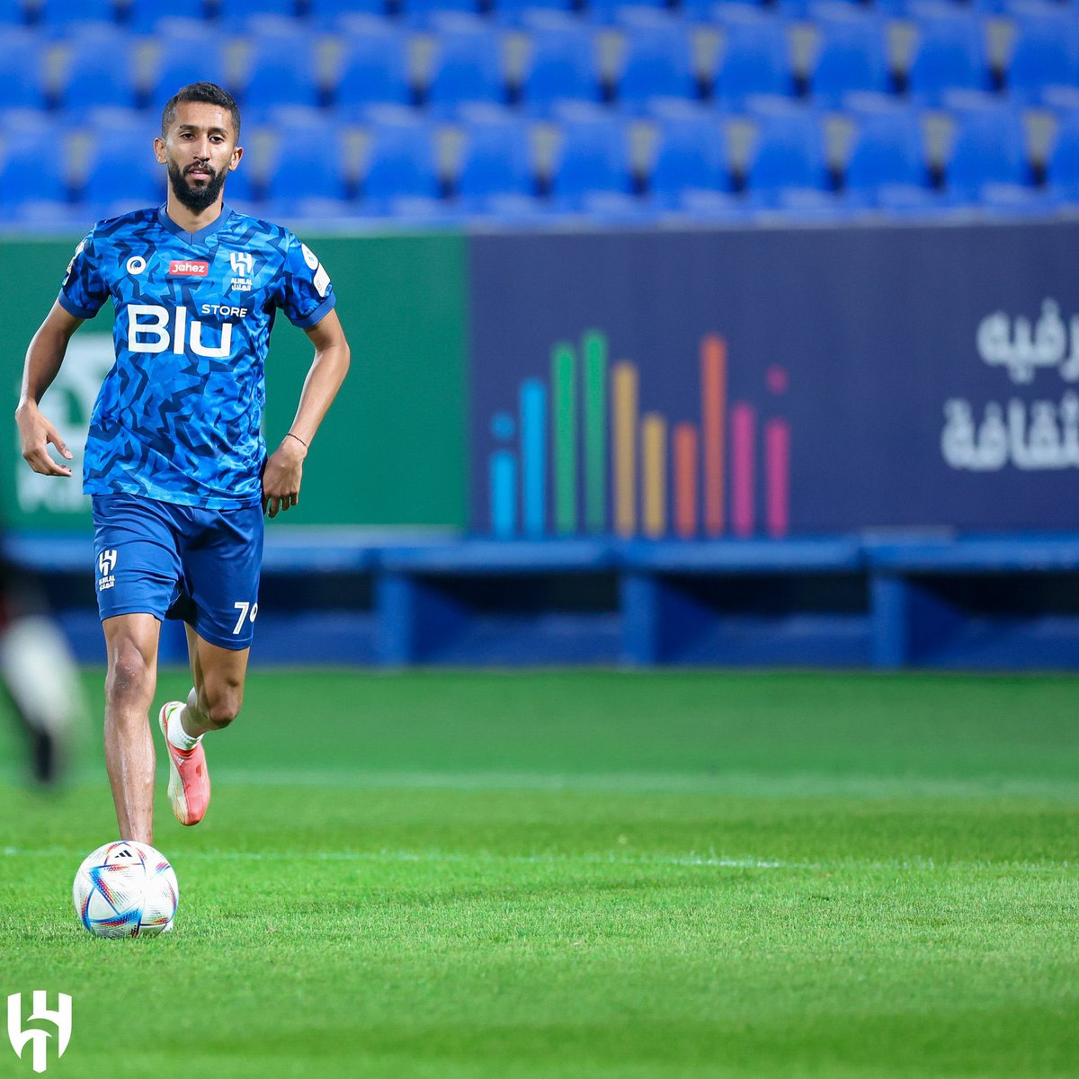AJELNEWS24's tweet photo. عاجل 🔴 

نادي #الهلال يعلن رسمياً:

الاتفاق مع قائد الفريق "سلمان الفرج" على عدم إكمال مشواره مع الفريق.

- https://t.co/NhHApTGqs3