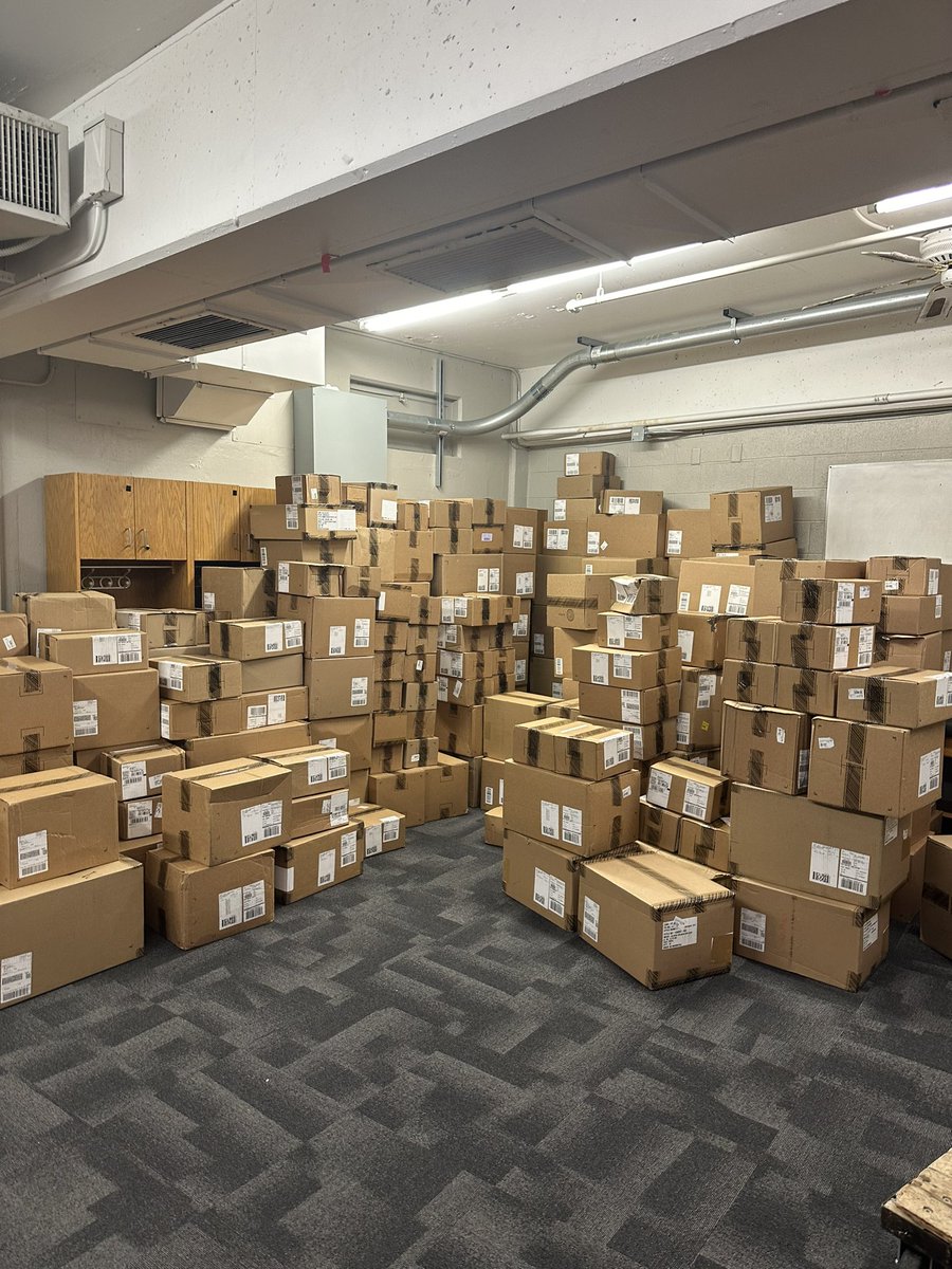 GoShockersEQ's tweet photo. It’s #BoxSZN here in Wichita!! Excited to build some box forts and have some of the best @UnderArmour gear for people in the @GoShockers family. Gonna be a fun summer!

#WatchUs https://t.co/MG9Vz0ojrh