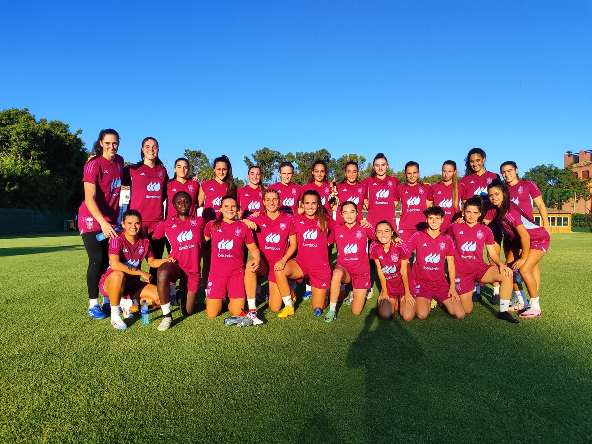 🔛¡Arranca la concentración de la <a href="/SEFutbolFem/">Selección Española Femenina de Fútbol</a> Sub-19 camino al 𝐄𝐮𝐫𝐨𝐩𝐞𝐨 𝐝𝐞 𝐋𝐢𝐭𝐮𝐚𝐧𝐢𝐚 🇱🇹!

👉🏻Dirigidas por Sonia Bermúdez, las 23 jugadoras comienzan los entrenamientos enfocadas en revalidar el título continental 🏆

🚩Estepona
🗓️Desde hoy hasta el viernes 5 de
