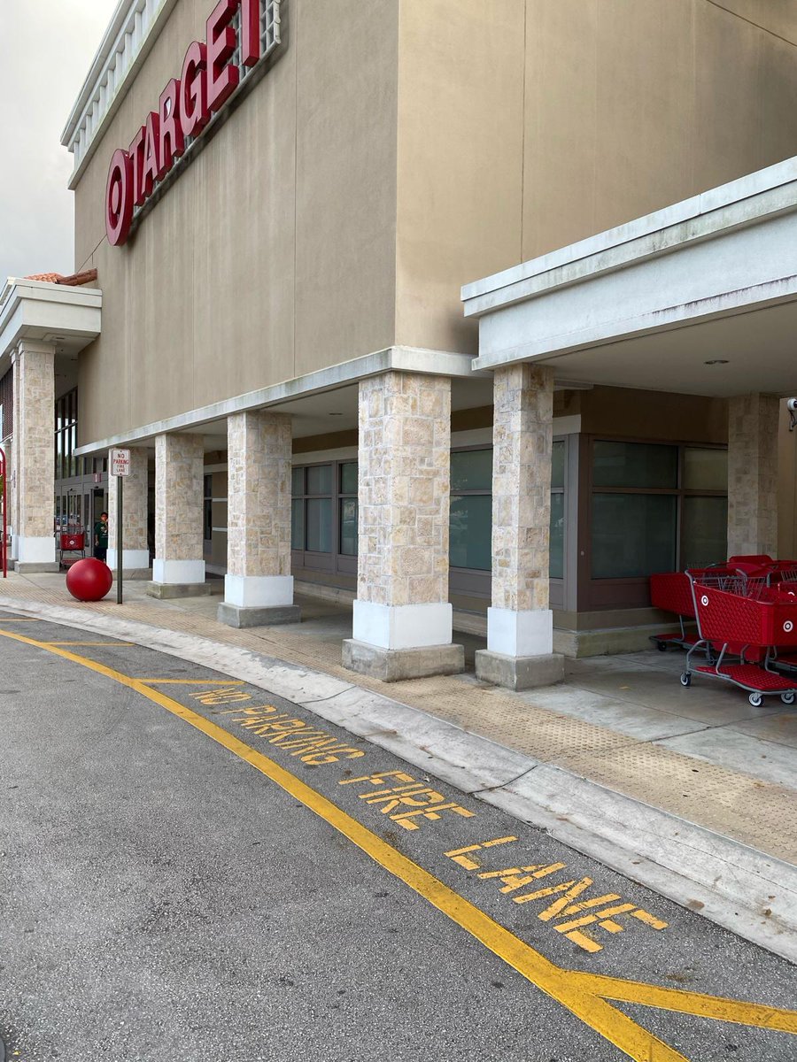 thetintteam's tweet photo. Considering commercial window tinting? Say goodbye to the people staring inside through your building windows and turn your space into a cool and mysterious place!  
📞 954-798-8468
info@thetintteam.com
https://t.co/p5aHom2QH4
#tint #windowtint #windowtinting #Target #theycallus https://t.co/JuB1pevBeW