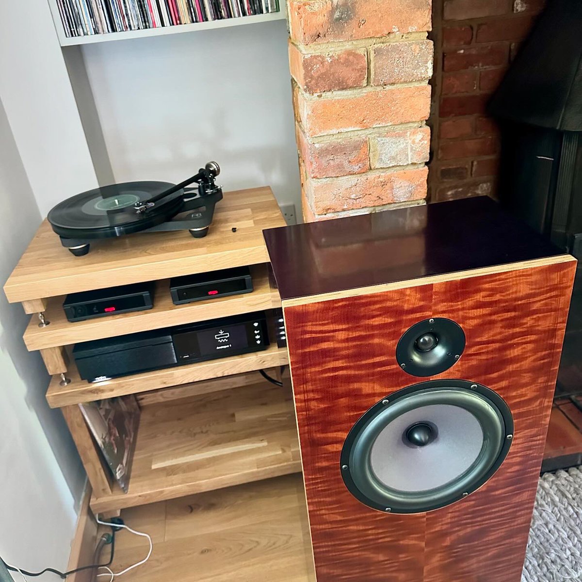 hifilounge's tweet photo. Another really nice install last week of a @RegaResearch Planar 8 turntable, @NaimAudio Uniti Star and a pair DeVore Fidelity O/93โs Speakers.
Not really partnered DeVore with Naim before but have to say it really did sound excellent ๐
#naimaudio #regaresearch #devorefidelity https://t.co/OFuHOXyJXN