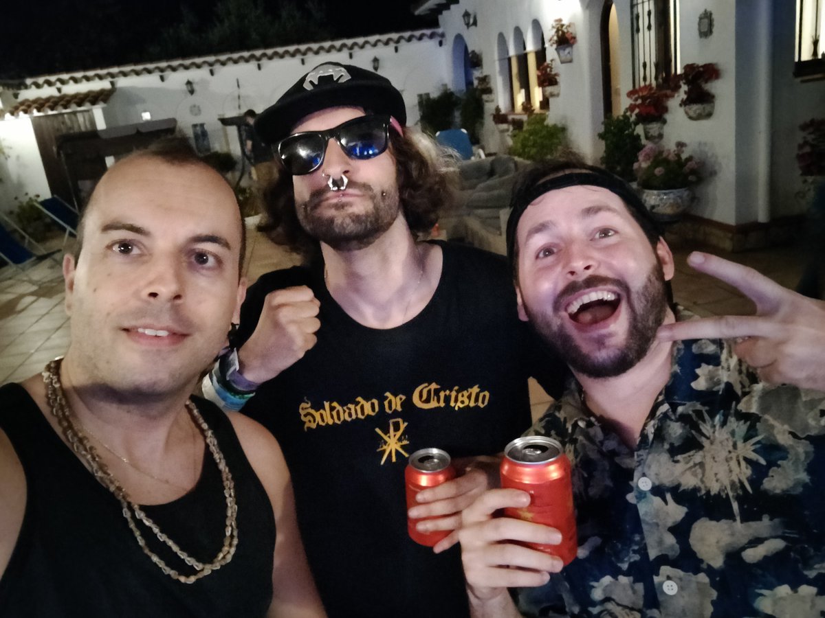 TheAutenticoOne's tweet image. "Reunión" del día después del Especial Verano de #TheWildProject 🤪

Jordi Wild no estaba por qué Tartaria le estaba enseñando a transformarse en león... Jajaja 🦁🦁

(Otros no, pq si no hay cámaras no los esperes xD)