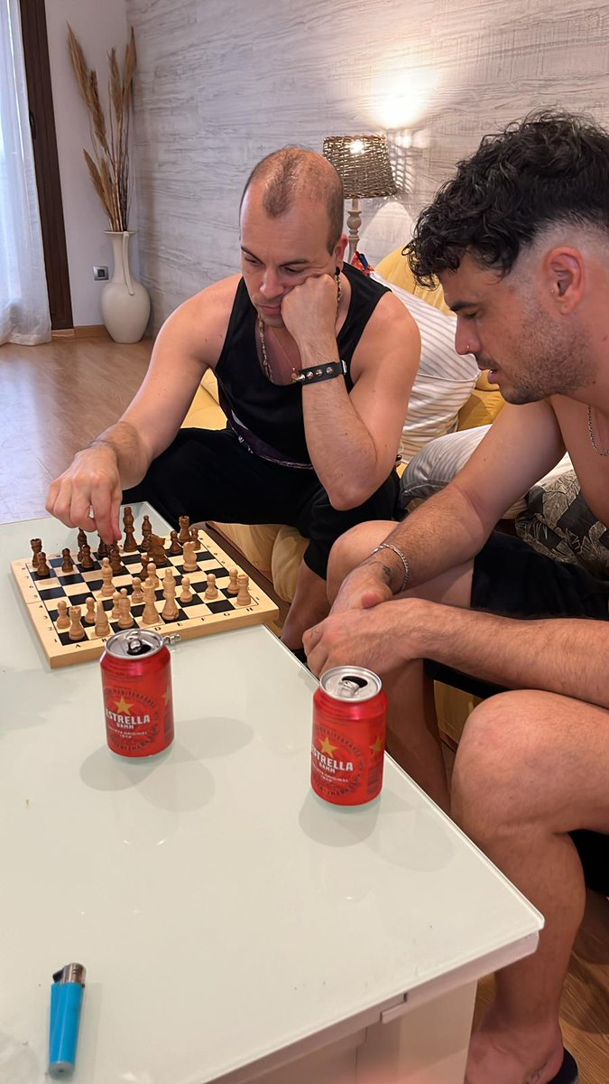 TheAutenticoOne's tweet image. "Reunión" del día después del Especial Verano de #TheWildProject 🤪

Jordi Wild no estaba por qué Tartaria le estaba enseñando a transformarse en león... Jajaja 🦁🦁

(Otros no, pq si no hay cámaras no los esperes xD)