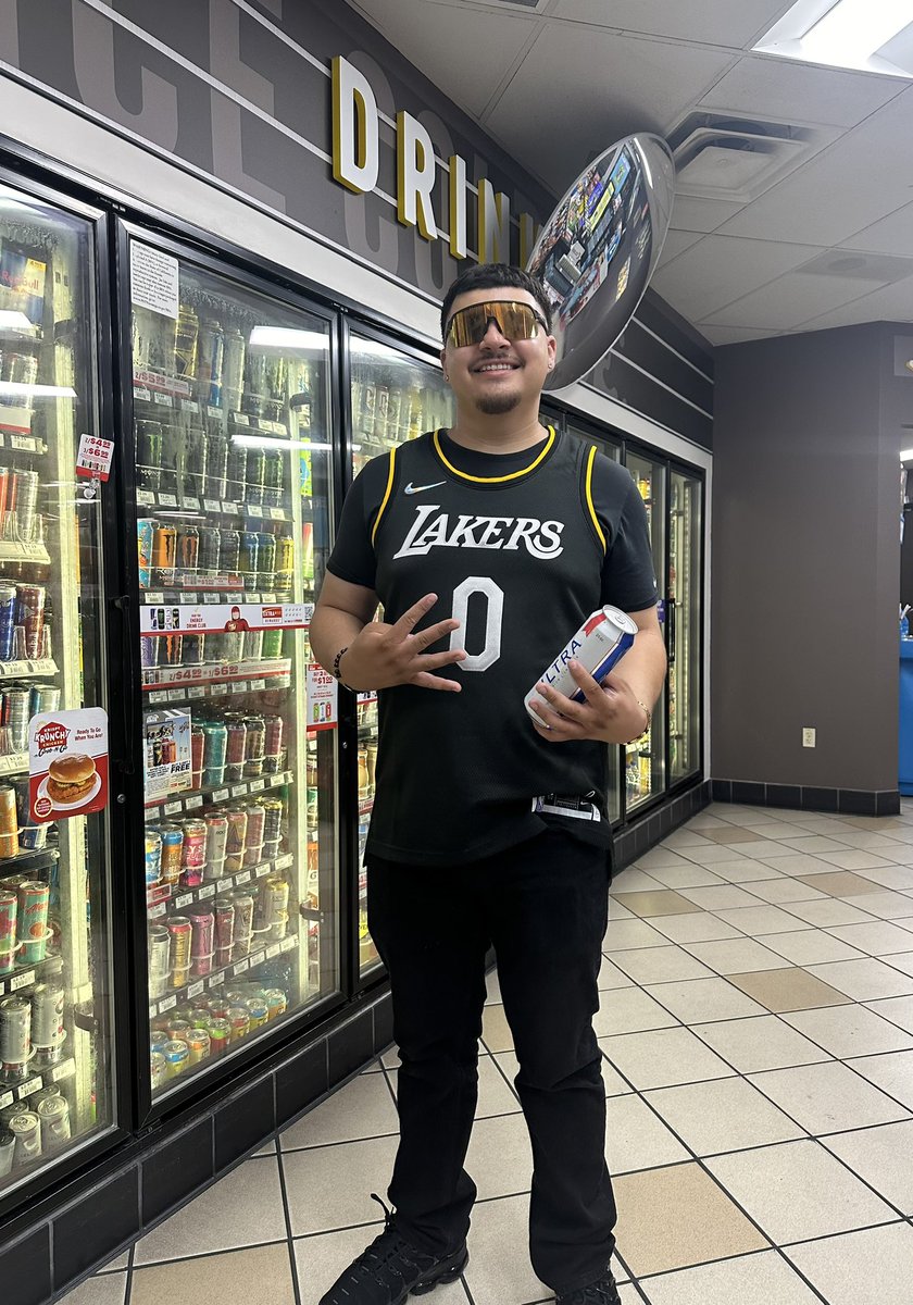 AlphaHoracio's tweet photo. Russlle Westbrick?!?! That Man’s name is WESTGOAT! https://t.co/vXe3QozBon