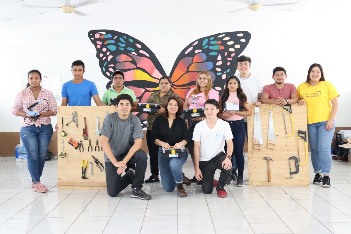CORDES en coordinación con la Universidad Don Bosco impartieron talleres de "𝑬𝙇𝑬𝘾𝑻𝙍𝑶𝙉𝑰𝘾𝑨 𝑩𝘼́𝑺𝙄𝑪𝘼" en el Marco del proyecto 𝐓𝐎𝐃𝐀𝐒 𝐘 𝐓𝐎𝐃𝐎𝐒 𝐒𝐎𝐌𝐎𝐒 𝐈𝐍𝐍𝐎𝐕𝐀𝐃𝐎𝐑𝐄𝐒.